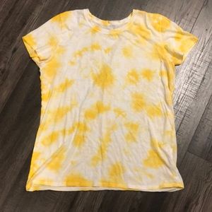 ⭐️3 for $15⭐️ PINK. Yellow tie dye tee.